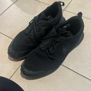 Gently used men’s Nike sneakers size 12